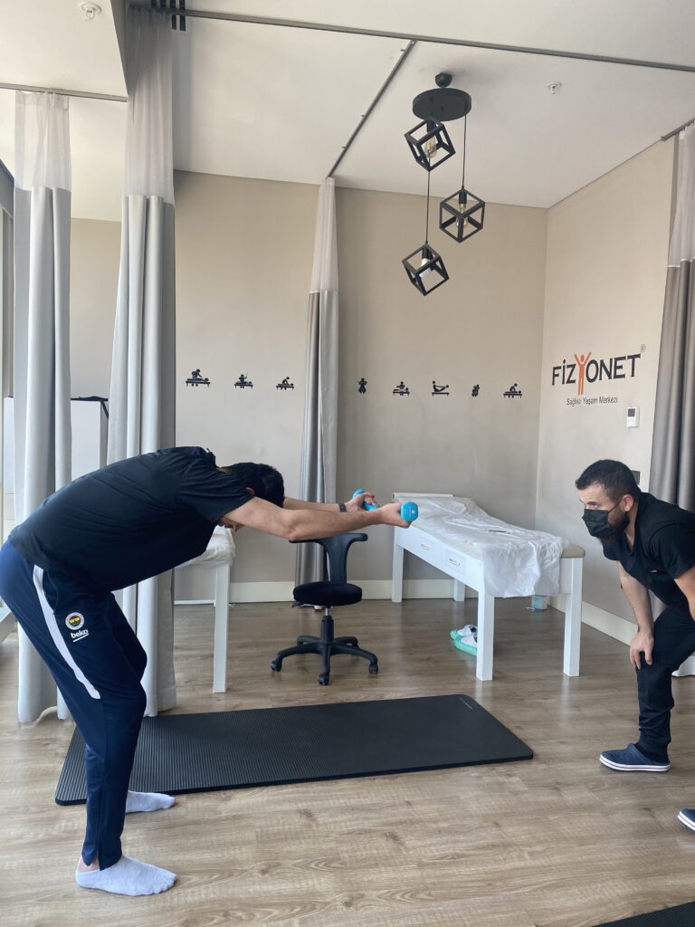 Posture analysis and movement assessment at Ulus Fizyoterapi Beşiktaş Istanbul.